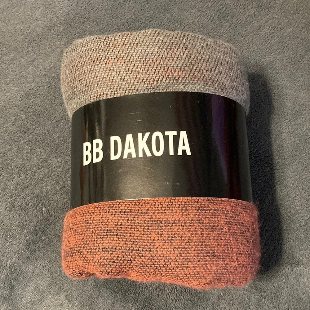 New BB Dakota Mulberry Poncho One Size